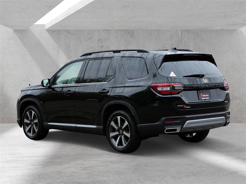 Used 2024 Honda Pilot Touring image 3