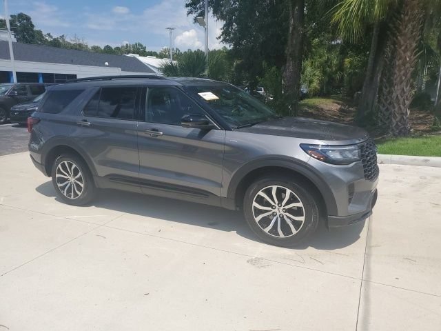 Certified 2025 Ford Explorer ST-Line AWD/4WD image 3