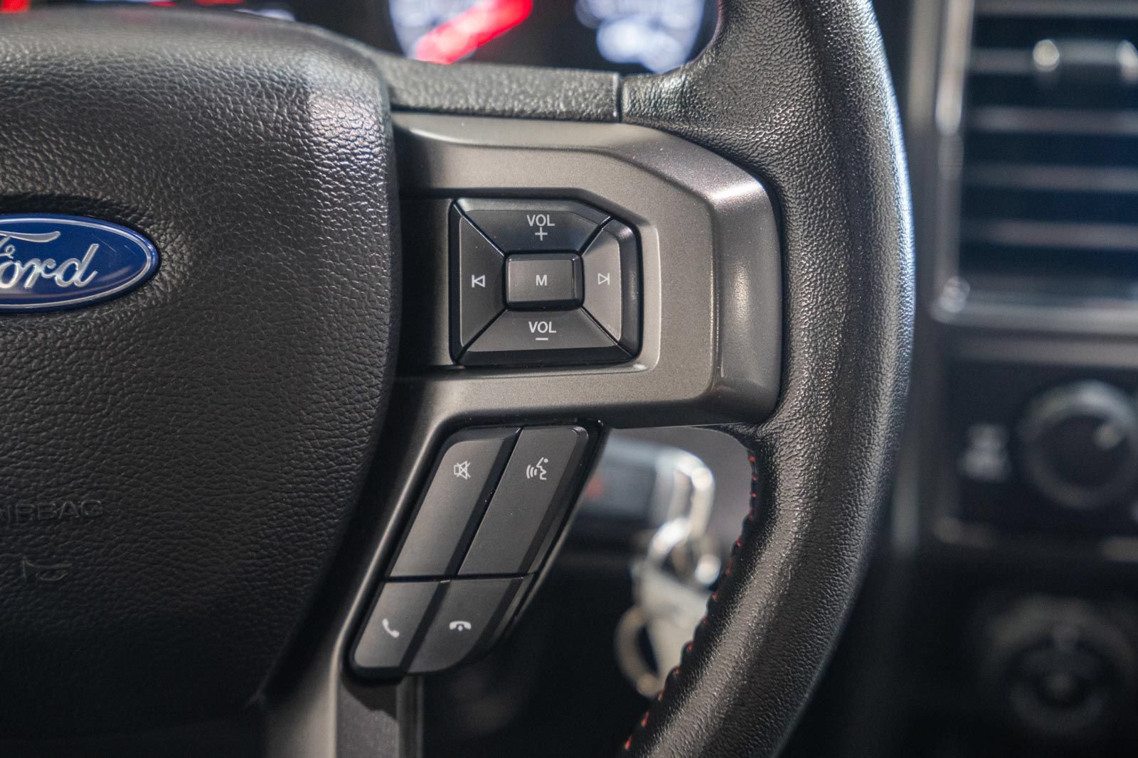 Certified 2019 Ford F150 XLT w/ Equipment Group 302A Luxury AWD/4WD image 31