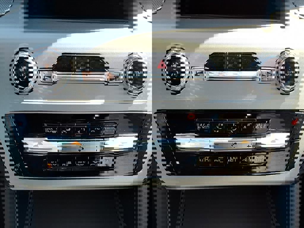 Certified 2022 Ford Explorer XLT w/ Equipment Group 202A image 18