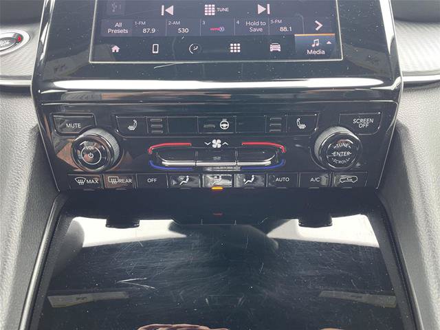Used 2024 Jeep Grand Cherokee Altitude AWD/4WD image 26