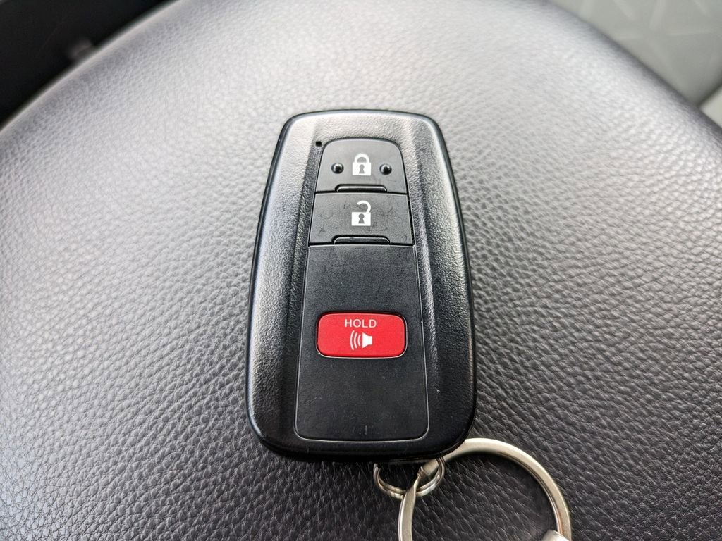 Used 2023 Toyota RAV4 XLE FWD image 31