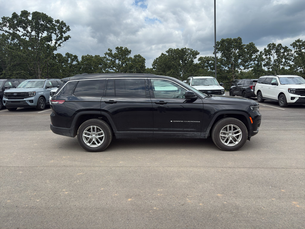 Used 2025 Jeep Grand Cherokee L Laredo RWD image 5