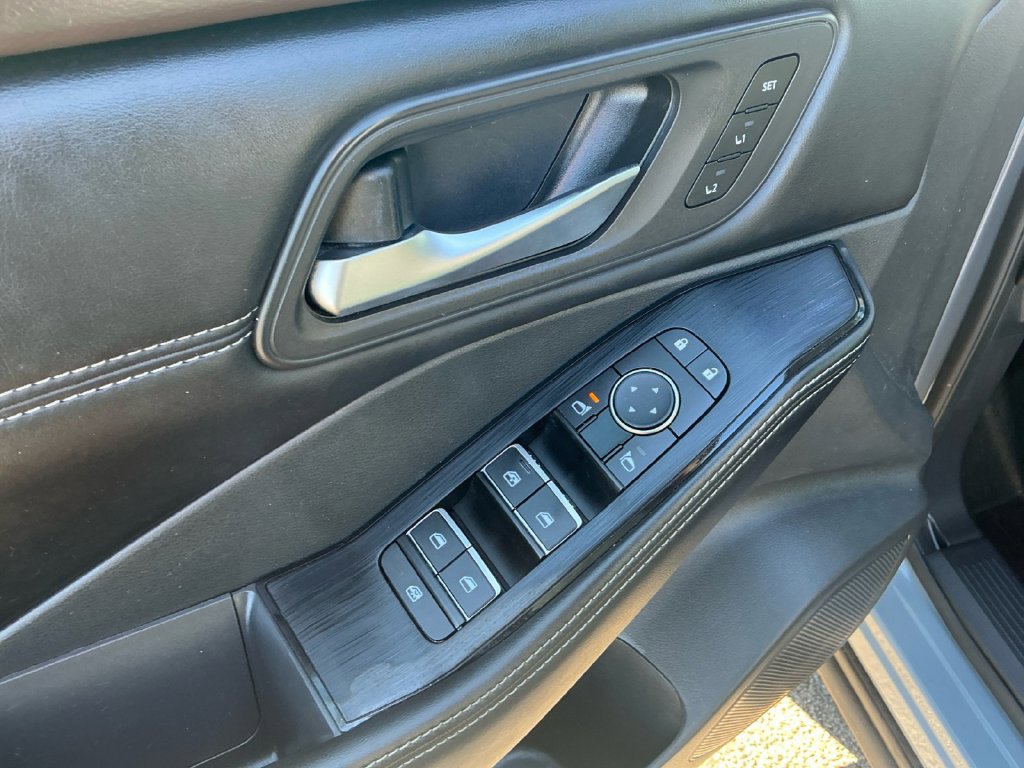 Used 2022 Nissan Rogue SL w/ SL Premium Package FWD image 16