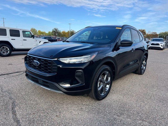 Certified 2025 Ford Escape ST-Line w/ Tech Pack #1 AWD/4WD image 27