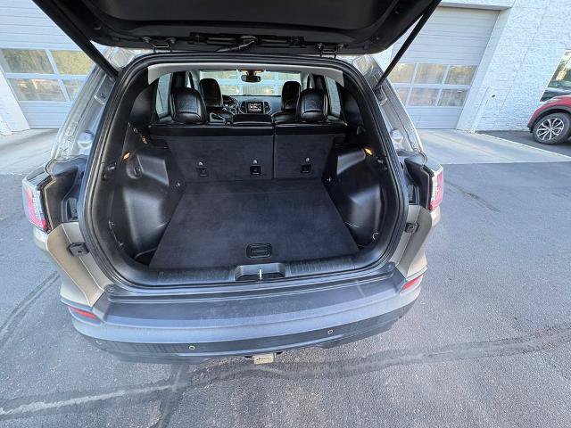 Used 2019 Jeep Cherokee Latitude Plus w/ Comfort/Convenience Group AWD/4WD image 28