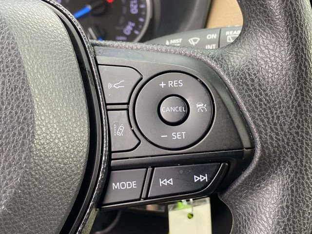 Used 2020 Toyota RAV4 LE image 22