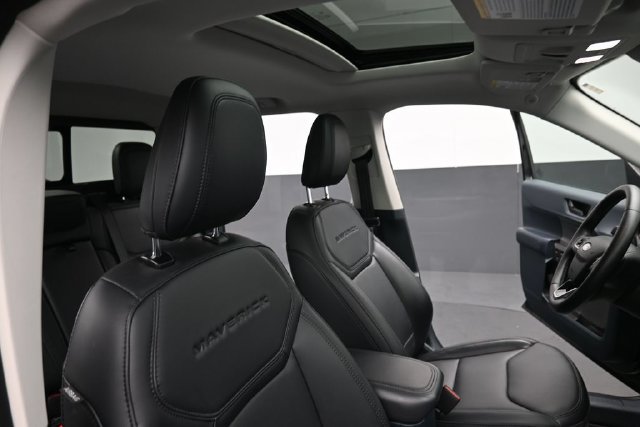 Certified 2025 Ford Maverick Lariat w/ Black Appearance Package AWD/4WD image 32