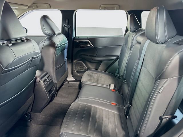 Used 2023 Mitsubishi Outlander SE image 19