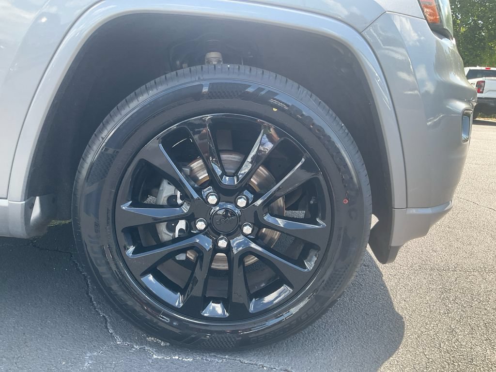 Used 2019 Jeep Grand Cherokee Altitude AWD/4WD image 10