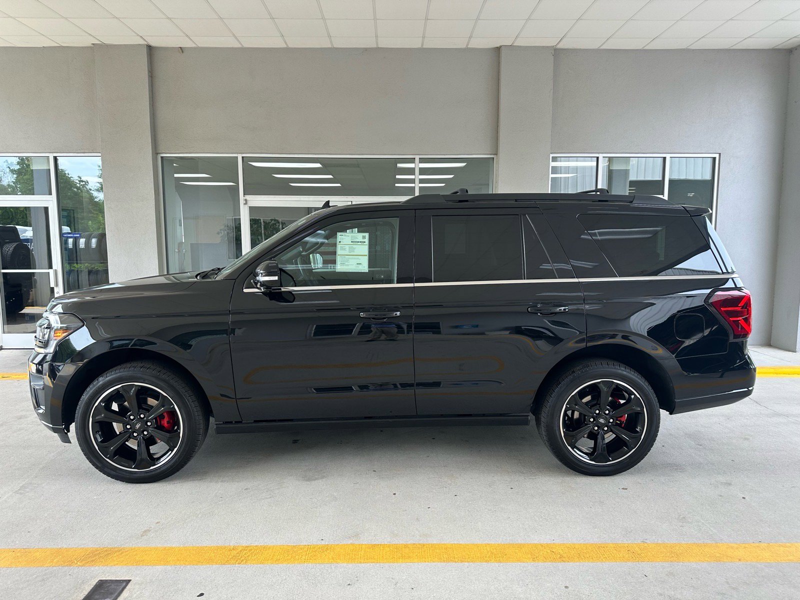 Certified 2023 Ford Expedition Limited AWD/4WD image 4