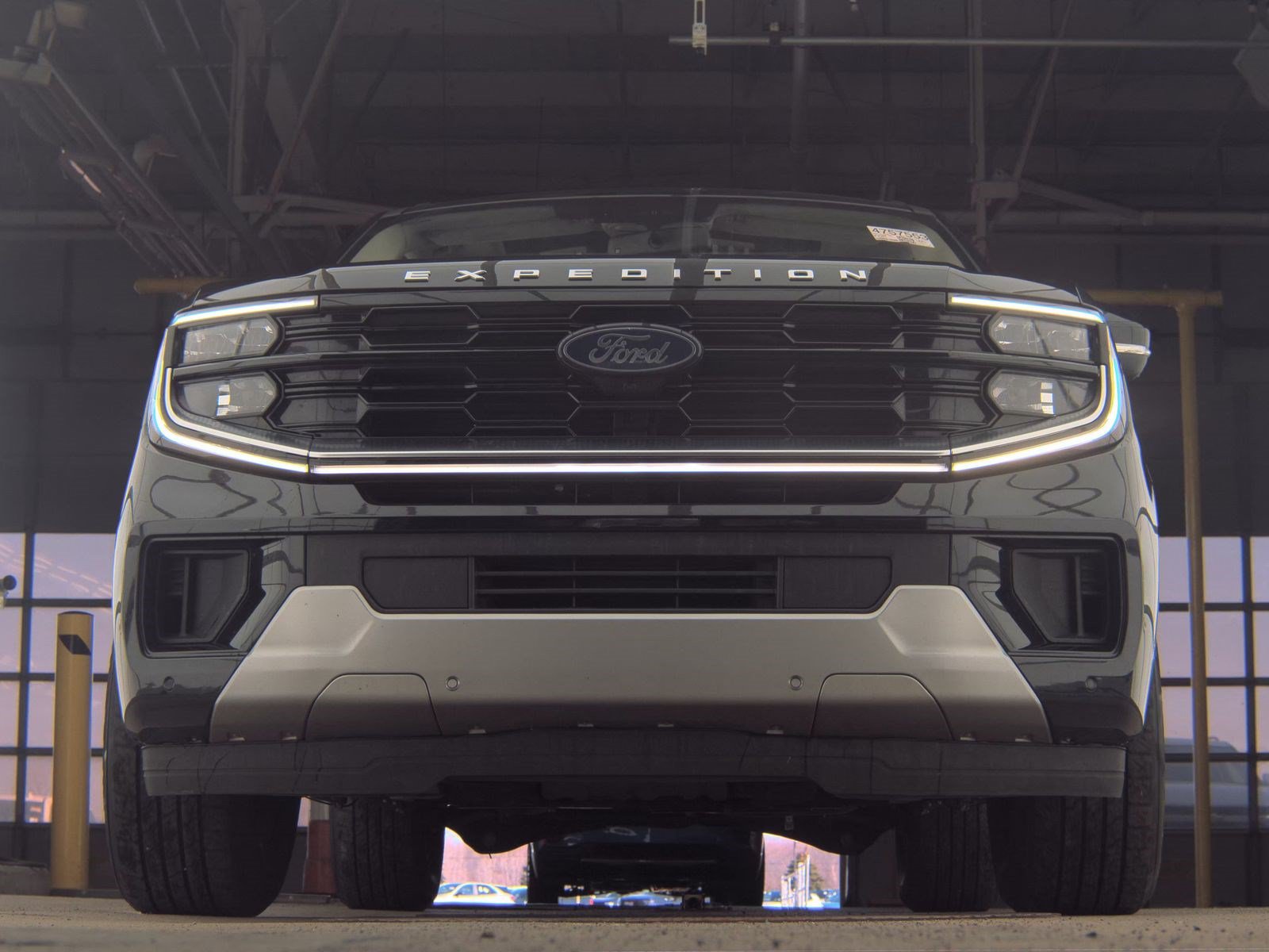 Certified 2025 Ford Expedition Platinum AWD/4WD image 3