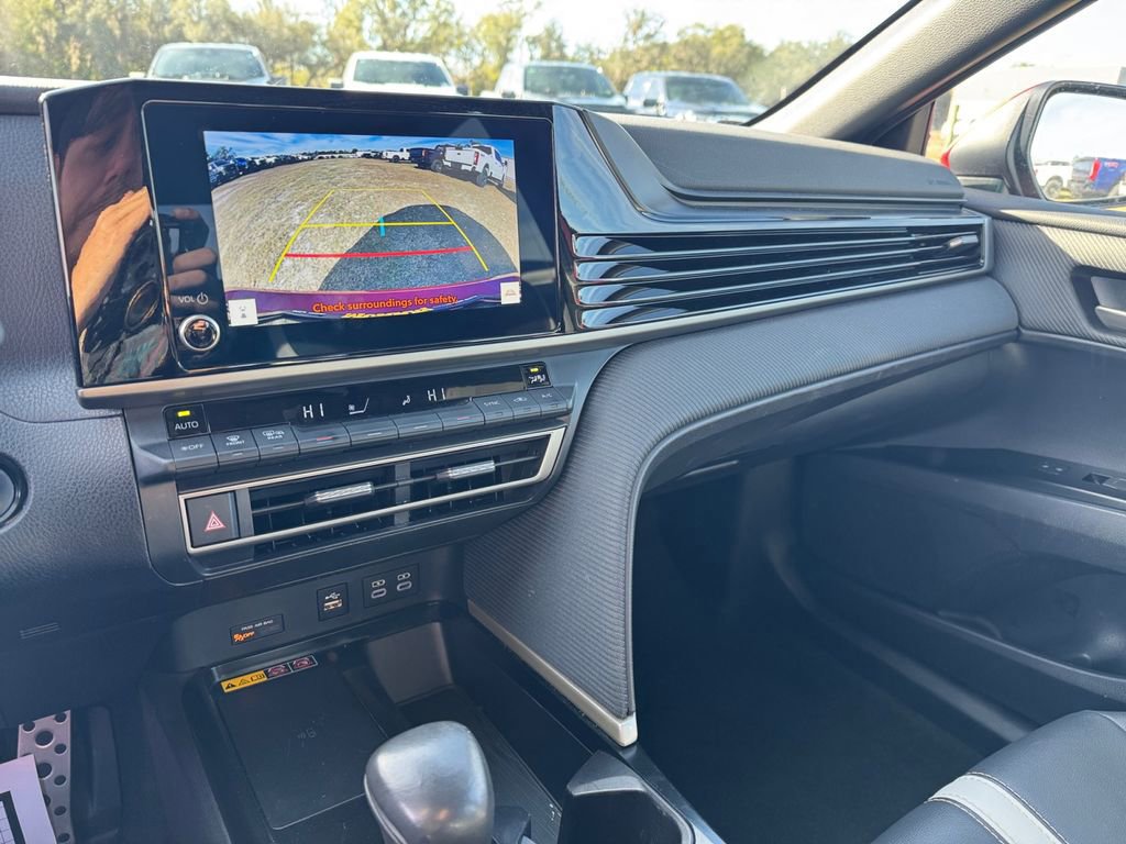 Used 2025 Toyota Camry SE image 31