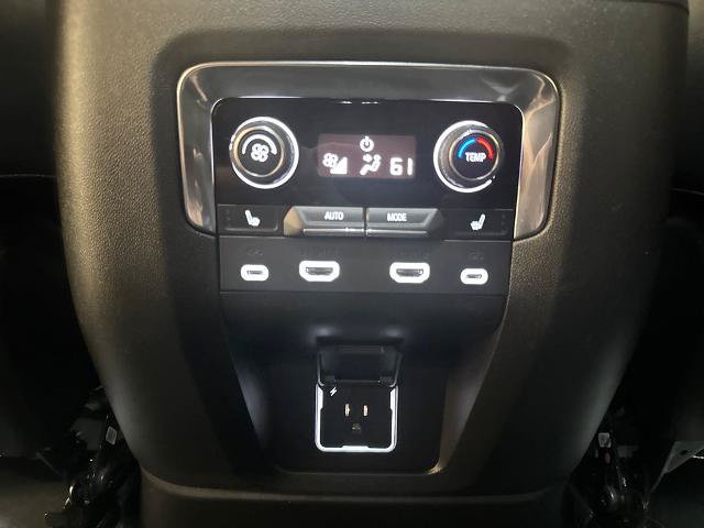 Used 2024 Chevrolet Suburban Premier w/ Advanced Technology Package RWD image 32