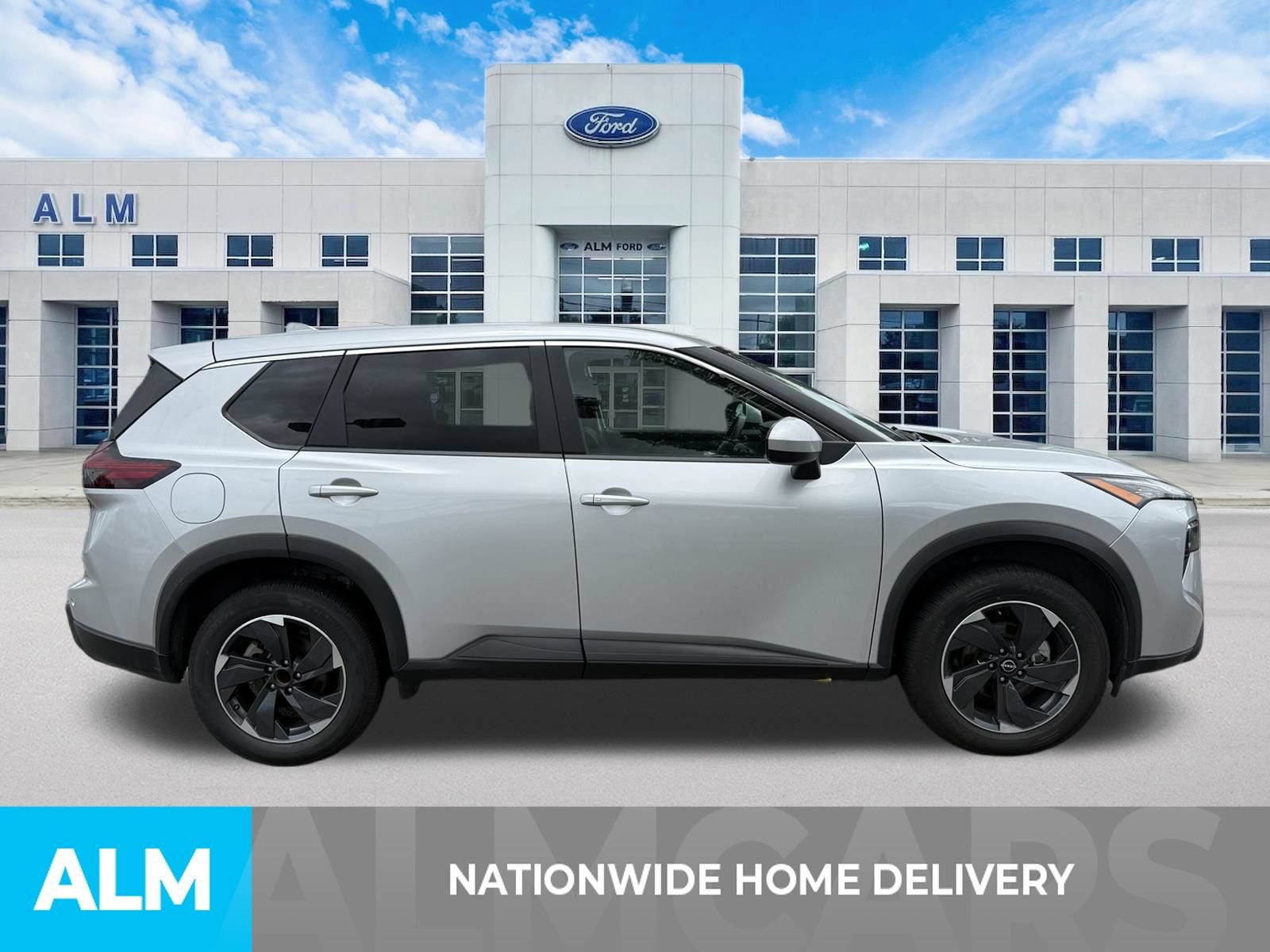 Used 2025 Nissan Rogue SV FWD image 4