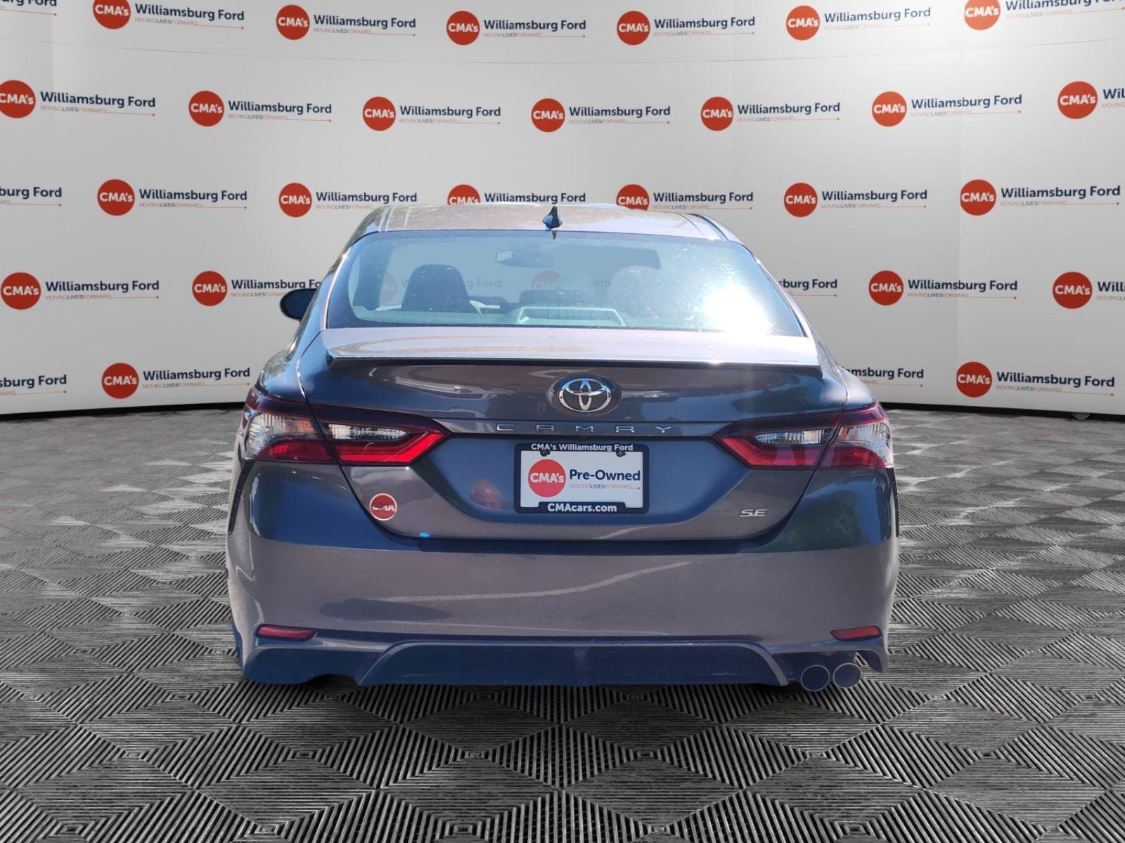 Used 2024 Toyota Camry SE w/ Cold Weather Package FWD image 4