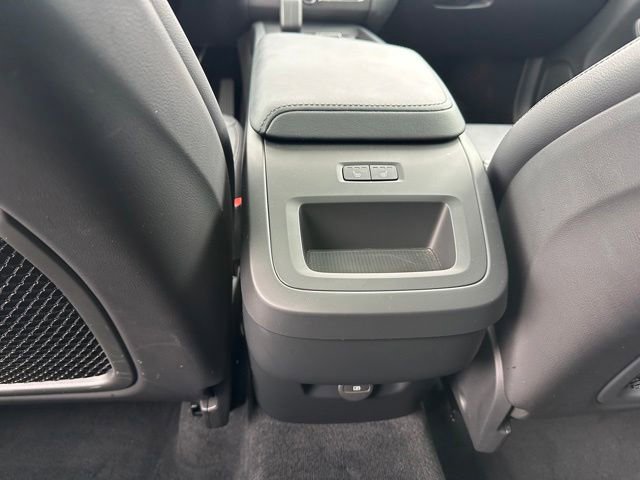 Used 2025 Volvo XC60 B5 Core AWD/4WD image 14