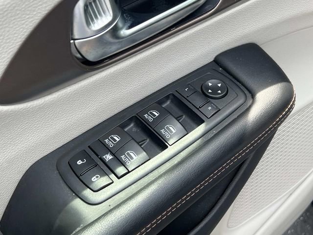 Used 2019 Chrysler Pacifica Touring-L Plus FWD image 21