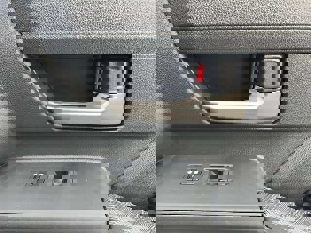 Used 2025 Toyota Tacoma TRD Sport image 33