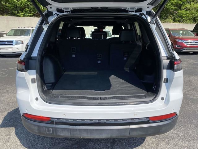 Used 2023 Jeep Grand Cherokee Altitude RWD image 12