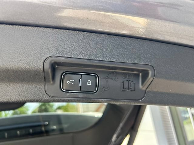 Certified 2022 Ford Explorer XLT w/ Equipment Group 202A AWD/4WD image 30