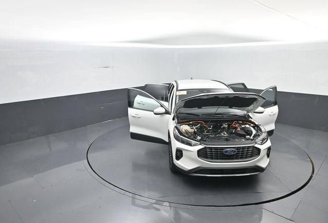 Certified 2024 Ford Escape SE FWD image 37