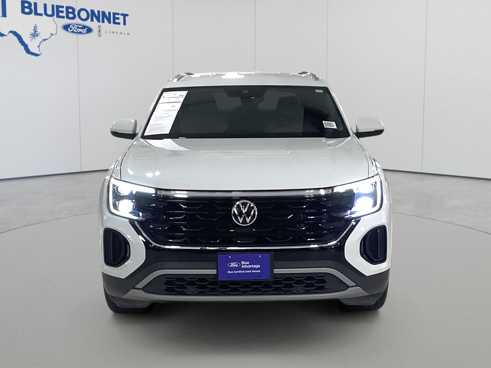 Used 2024 Volkswagen Atlas Cross Sport SE FWD image 2