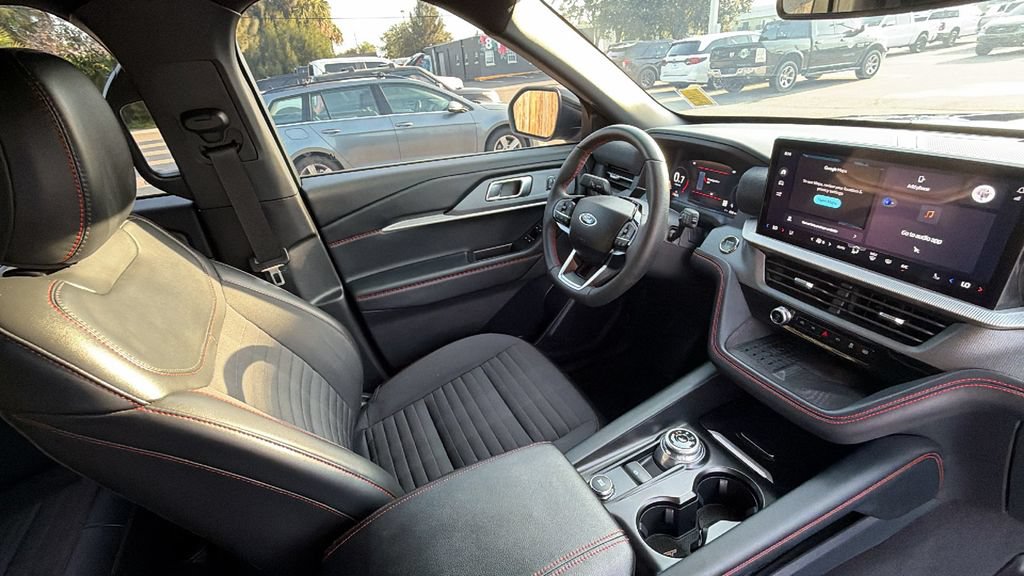 Certified 2025 Ford Explorer ST-Line w/ Premium Package AWD/4WD image 29