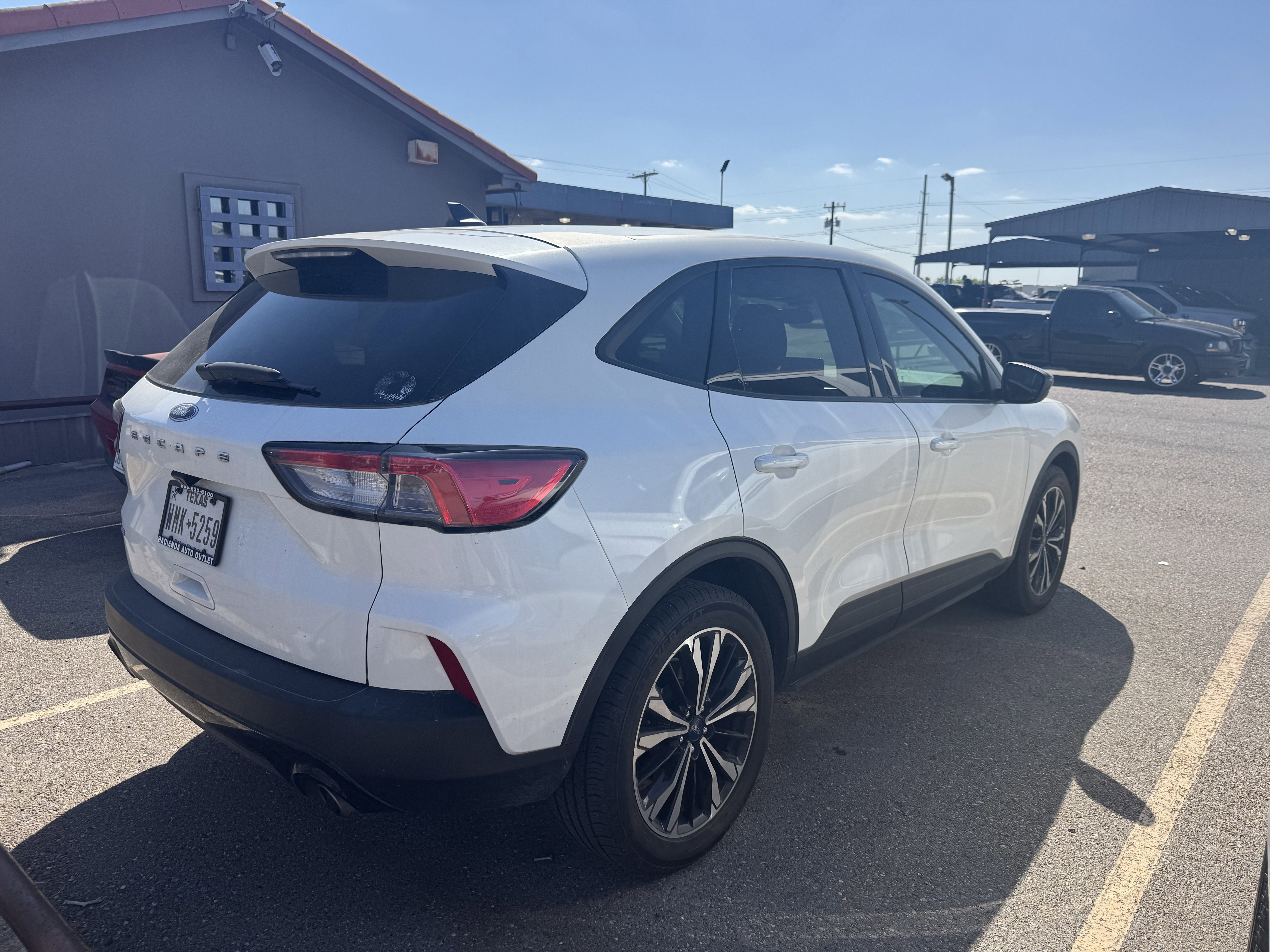 Certified 2022 Ford Escape SE w/ SE Sport Appearance Package image 3