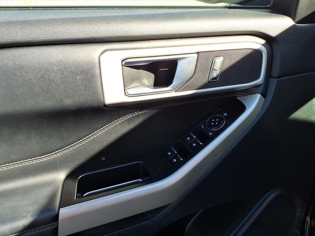 Certified 2020 Ford Explorer XLT w/ Equipment Group 202A image 11