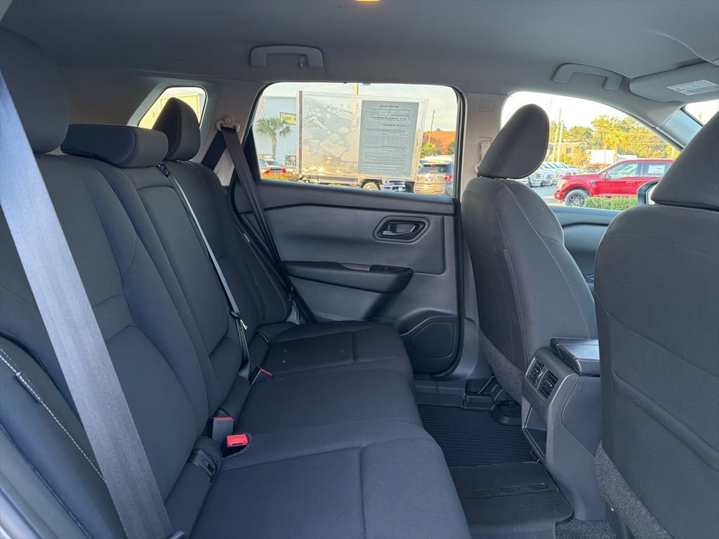Used 2024 Nissan Rogue S image 24