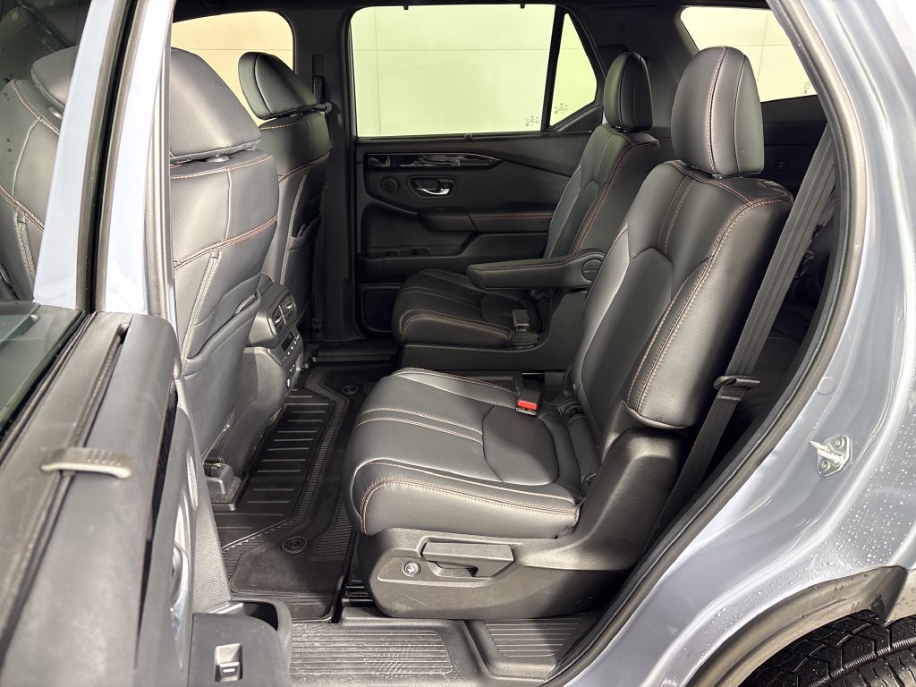 Used 2025 Honda Pilot TrailSport image 29