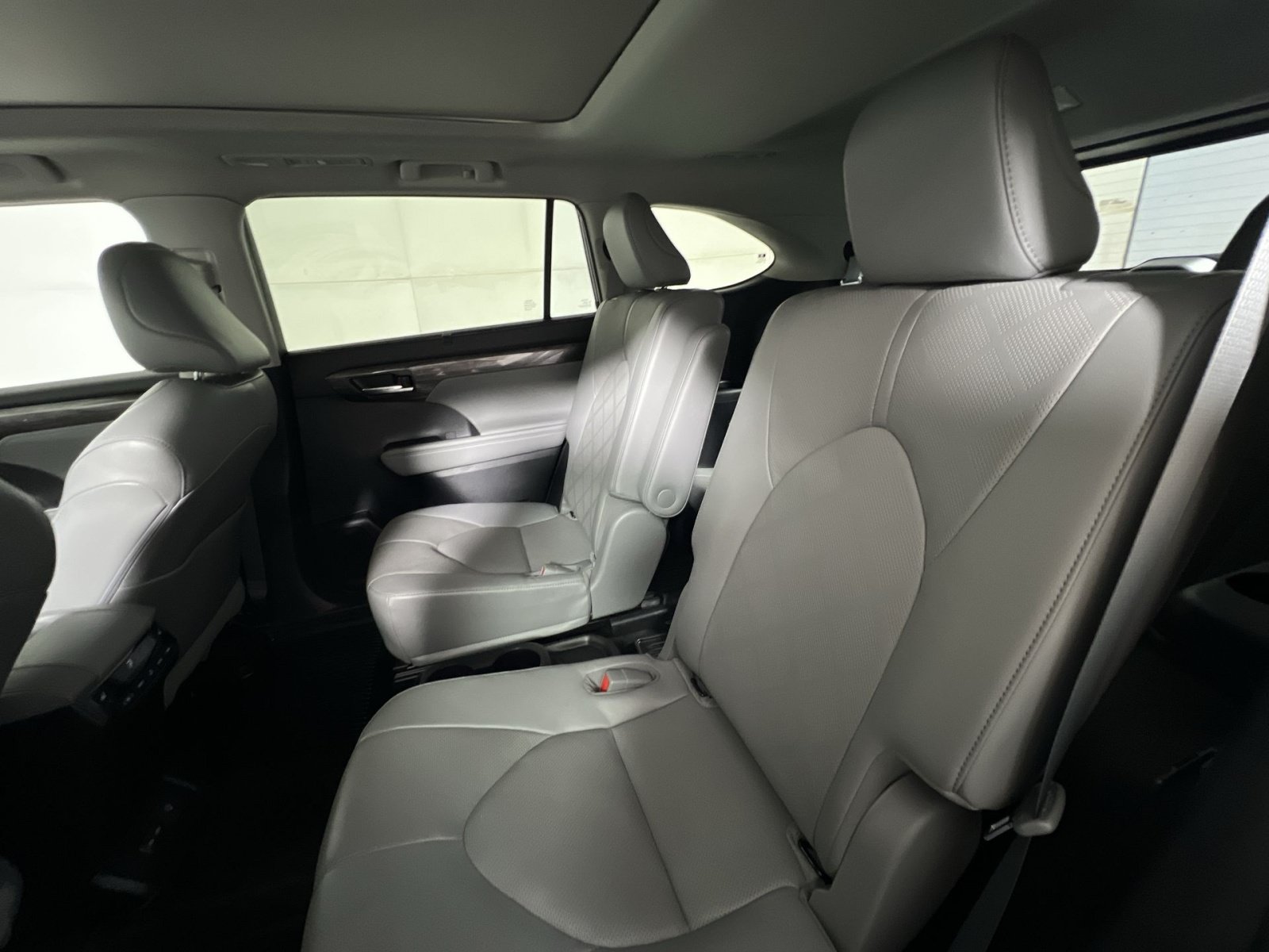 Used 2023 Toyota Highlander Platinum AWD/4WD image 24