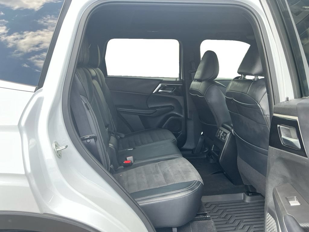 Used 2024 Mitsubishi Outlander SE Black Edition FWD image 23