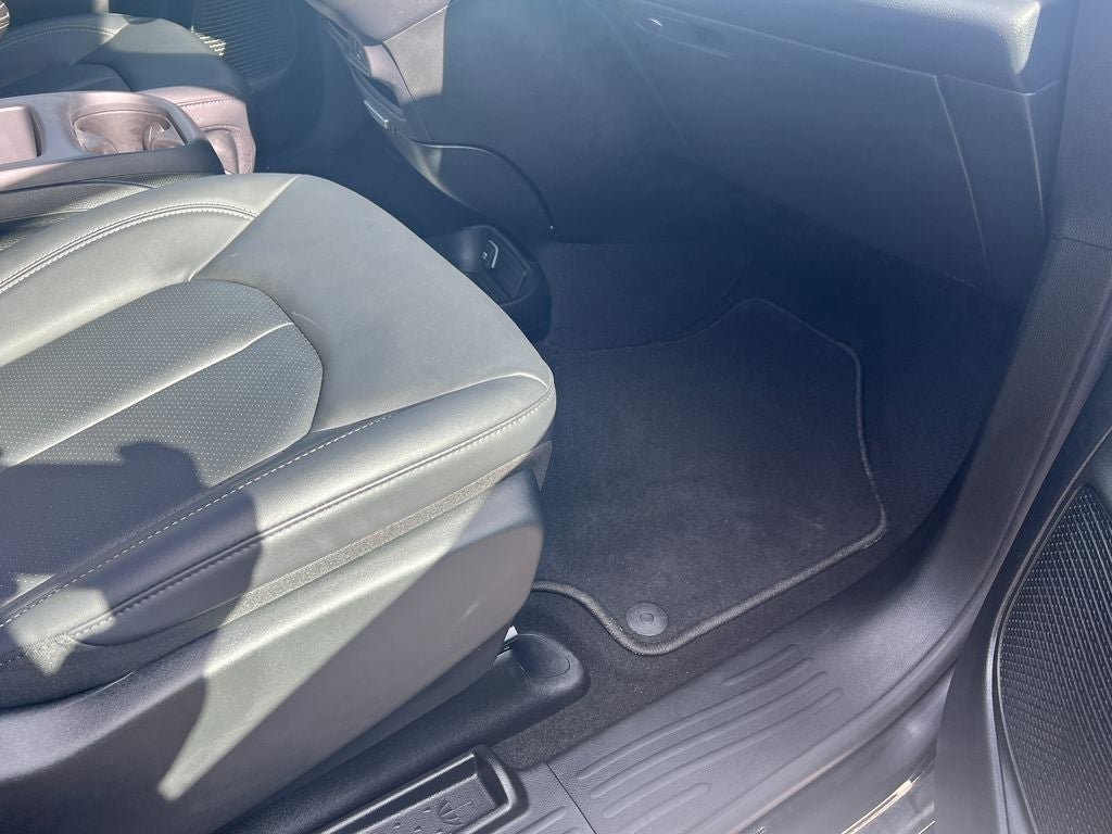 Used 2026 Chrysler Pacifica Select FWD image 19