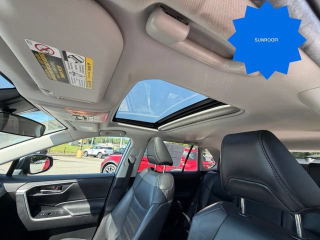 Used 2020 Toyota RAV4 XLE Premium FWD image 29