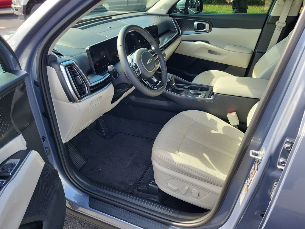 Used 2025 Kia Sorento S FWD image 15