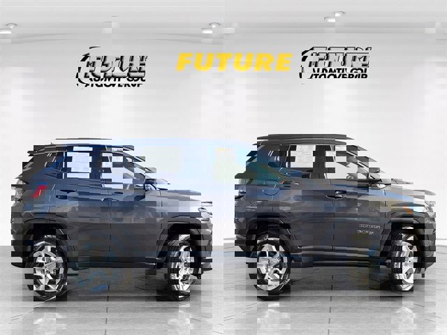 Used 2023 Jeep Compass Sport image 2