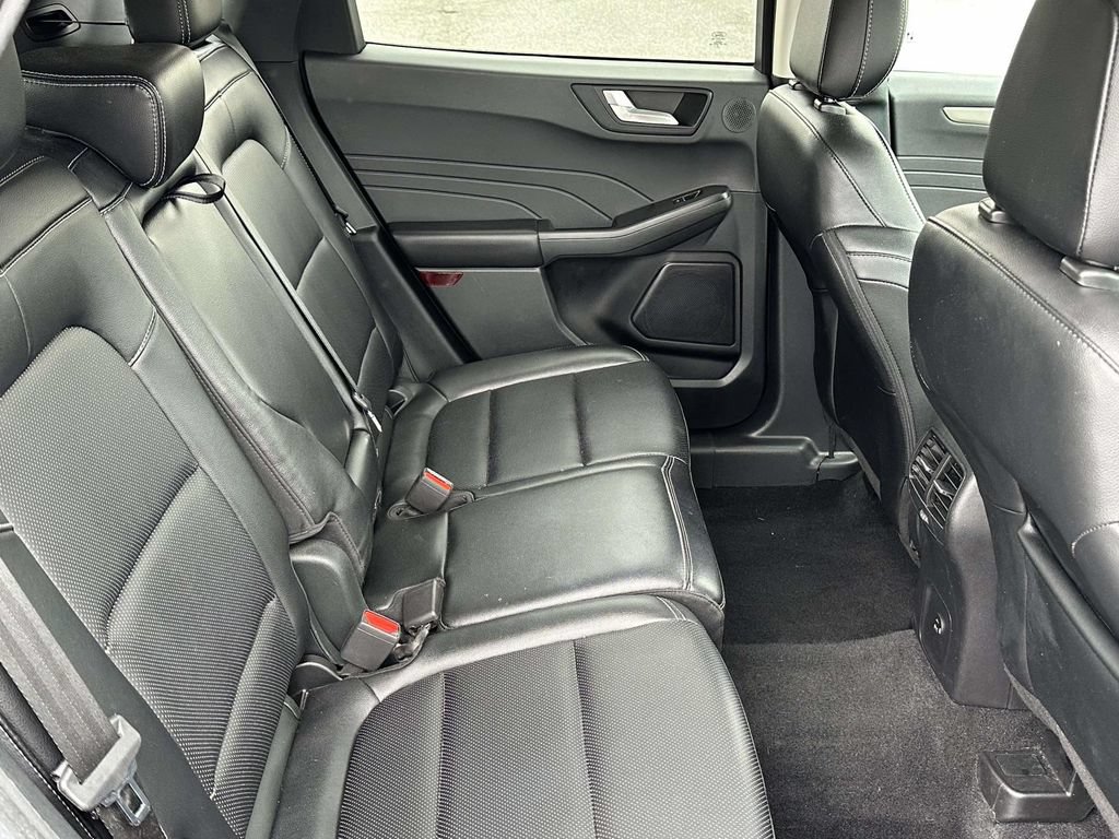 Certified 2022 Ford Escape SEL w/ Technology Package AWD/4WD image 10