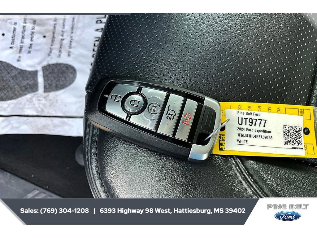 Certified 2024 Ford Expedition XLT image 11