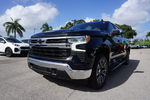 Used 2024 Chevrolet Silverado 1500 LT AWD/4WD image 23