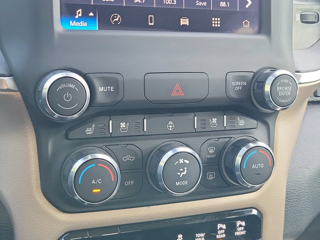 Used 2022 RAM 1500 Laramie AWD/4WD image 27