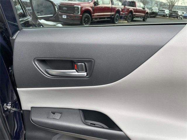 Used 2021 Toyota Venza LE image 27