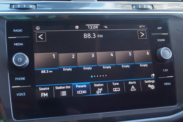 Used 2022 Volkswagen Tiguan SE FWD image 29