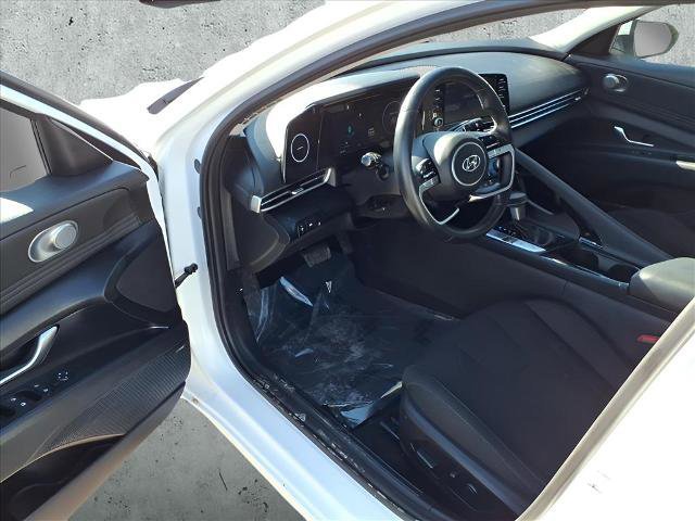 Used 2021 Hyundai Elantra SEL w/ Convenience + Premium Package image 13