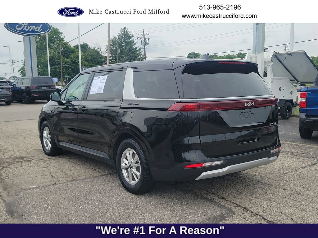 Used 2023 Kia Carnival LX FWD image 3