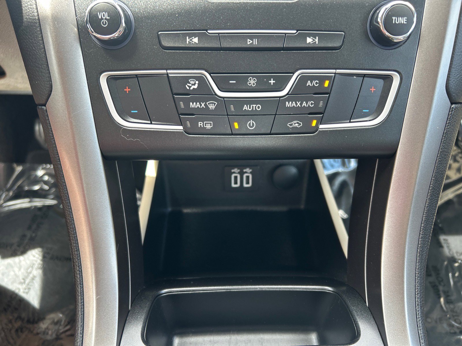 Certified 2020 Ford Fusion SE FWD image 25
