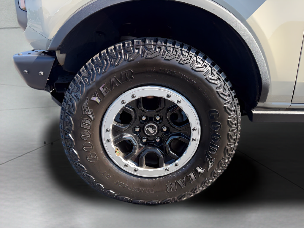Certified 2025 Ford Bronco Badlands w/ Sasquatch Package AWD/4WD image 36
