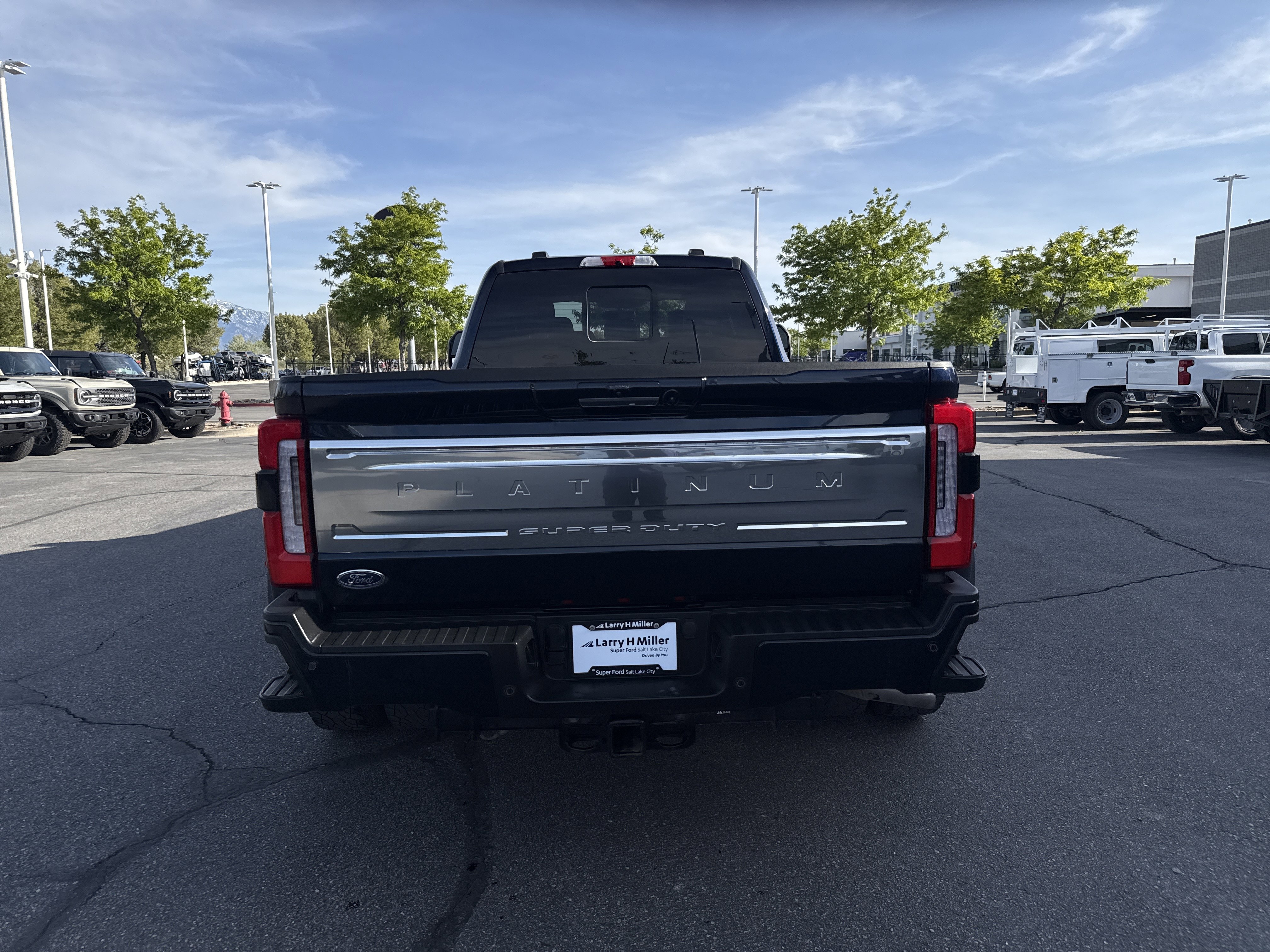 Certified 2024 Ford F350 Platinum w/ FX4 Off-Road Package AWD/4WD image 4