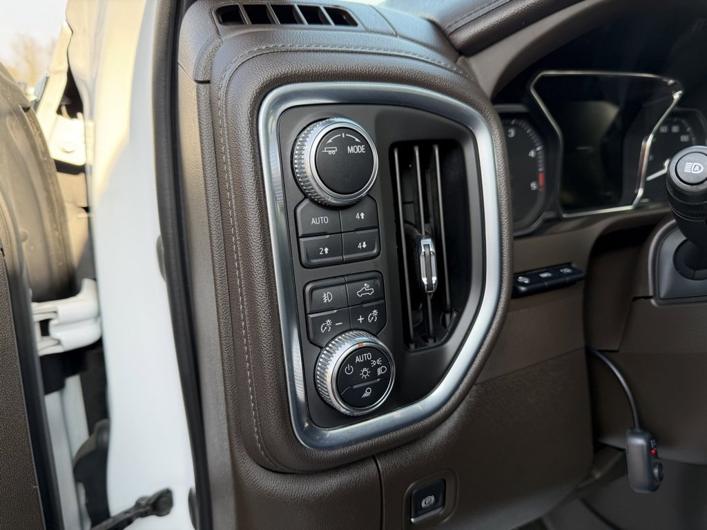 Used 2022 GMC Sierra 3500 Denali w/ Denali Ultimate Package image 25